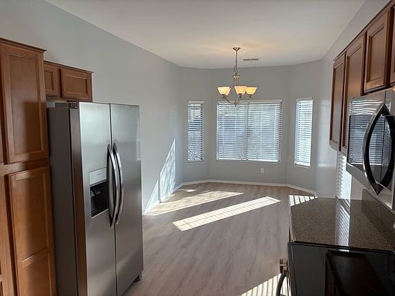 4th image of 1366 E Linda Dr