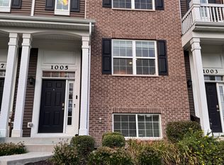 1005 Charlton Ln #1005, Naperville, IL 60563