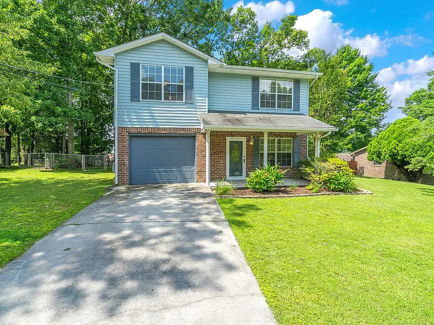 3 Bedroom Home in North Knoxville | Fenced Yard | 1-Car Garage | Available Now — Photo 1