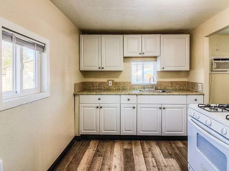 411 S Naches Ave — Photo 7