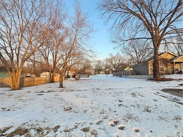 535 N Cedar St, Ottawa, KS 66067