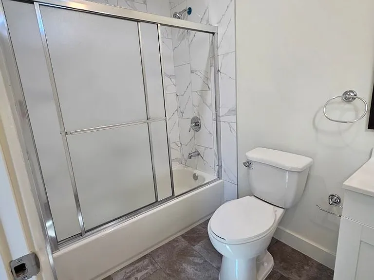 33(835E) — Photo 17