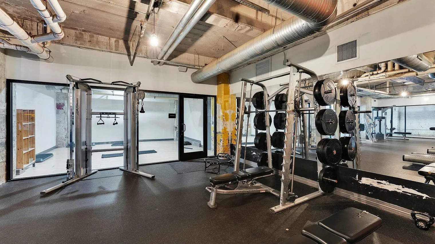 2 bed, 1.0 bath, $2,528 — Photo 3
