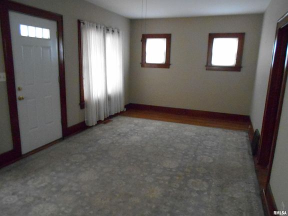 2nd image of 220 E Main St