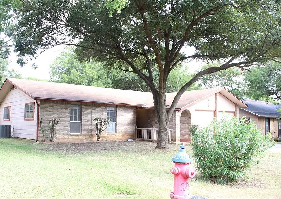 1st image of 604 Buckskin Dr