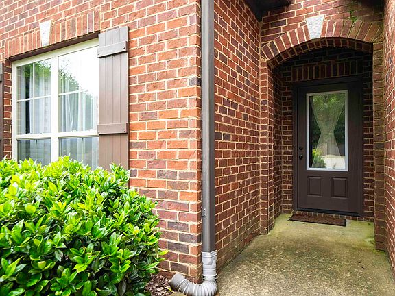 2nd image of 6021 Mountainview Trce
