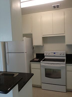 4th image of 8061 Romaine St APT 105