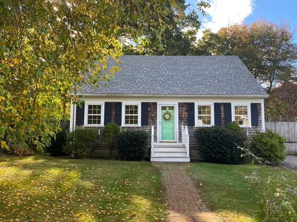 26 Nimitz St, Dartmouth, MA 02747