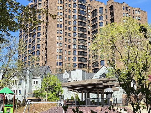 3rd image of 1235 Yale Pl APT 1701