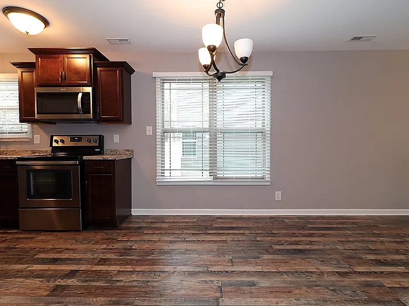 3 bed, 2.5 bath, 1408 sqft, $1,580 — Photo 3