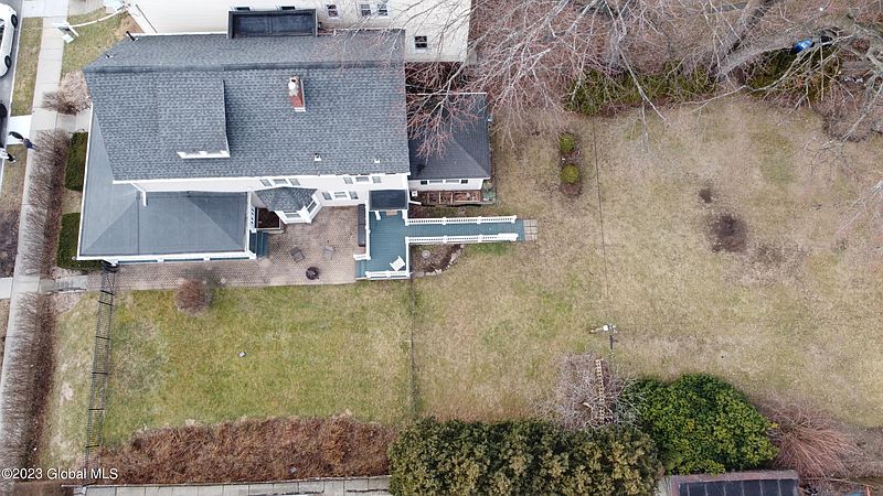 5th image of 827 Lancaster Street