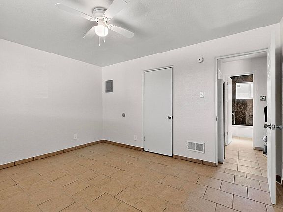 3rd image of 536 Cardenas Dr SE APT B