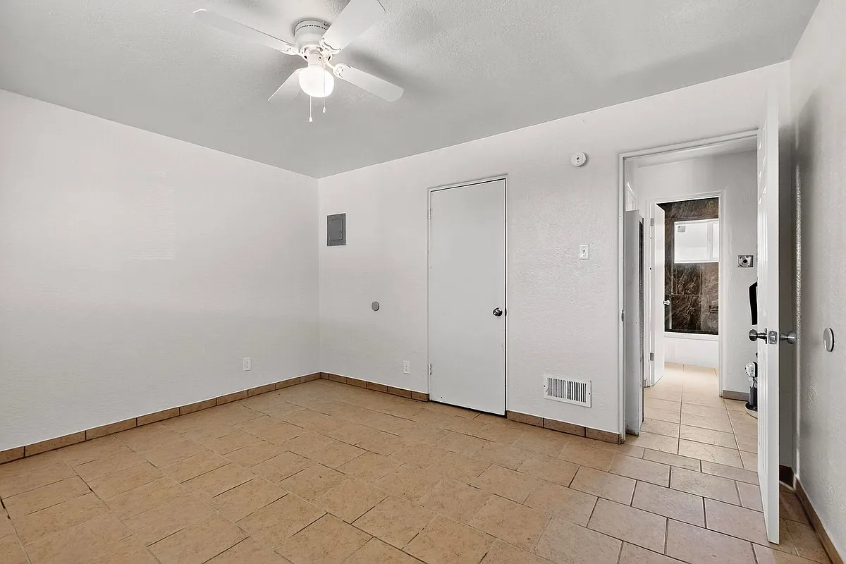 Building Photo - 536 Cardenas Dr SE