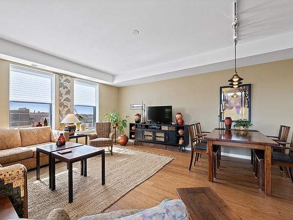 4th image of 2335 W Belle Plaine Ave APT 509