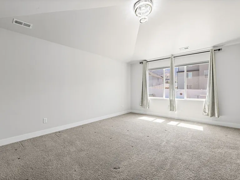 2877 S Greenhead Dr — Photo 2