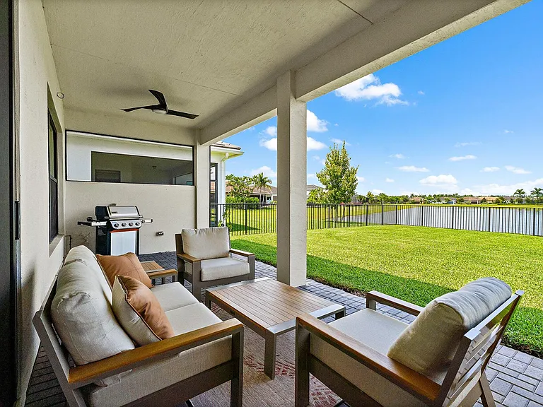 15883 Key Biscayne Ln — Photo 25
