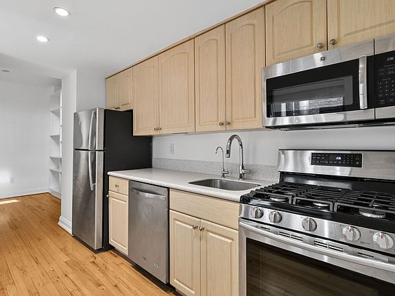 4th image of 109 E 38th St APT 3A