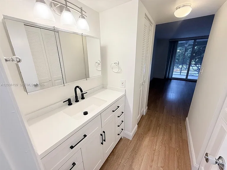 1400 Saint Charles Pl #314 — Photo 14