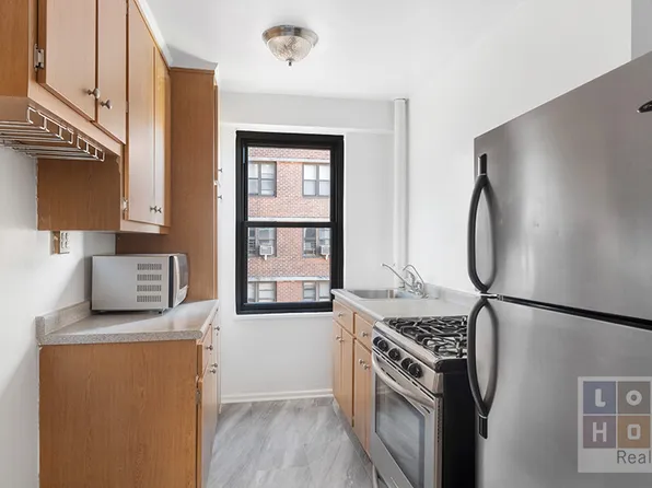 210 East Broadway image 7 of 19