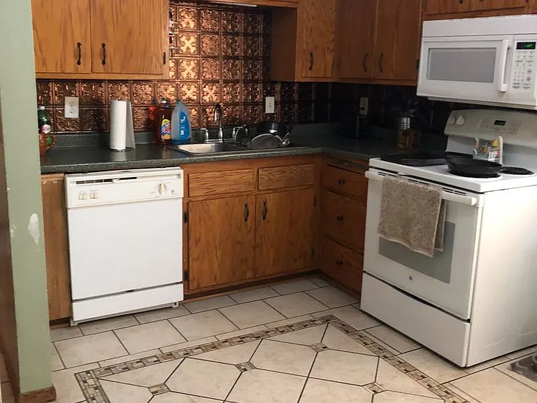 3049 Grand St NE — Photo 10