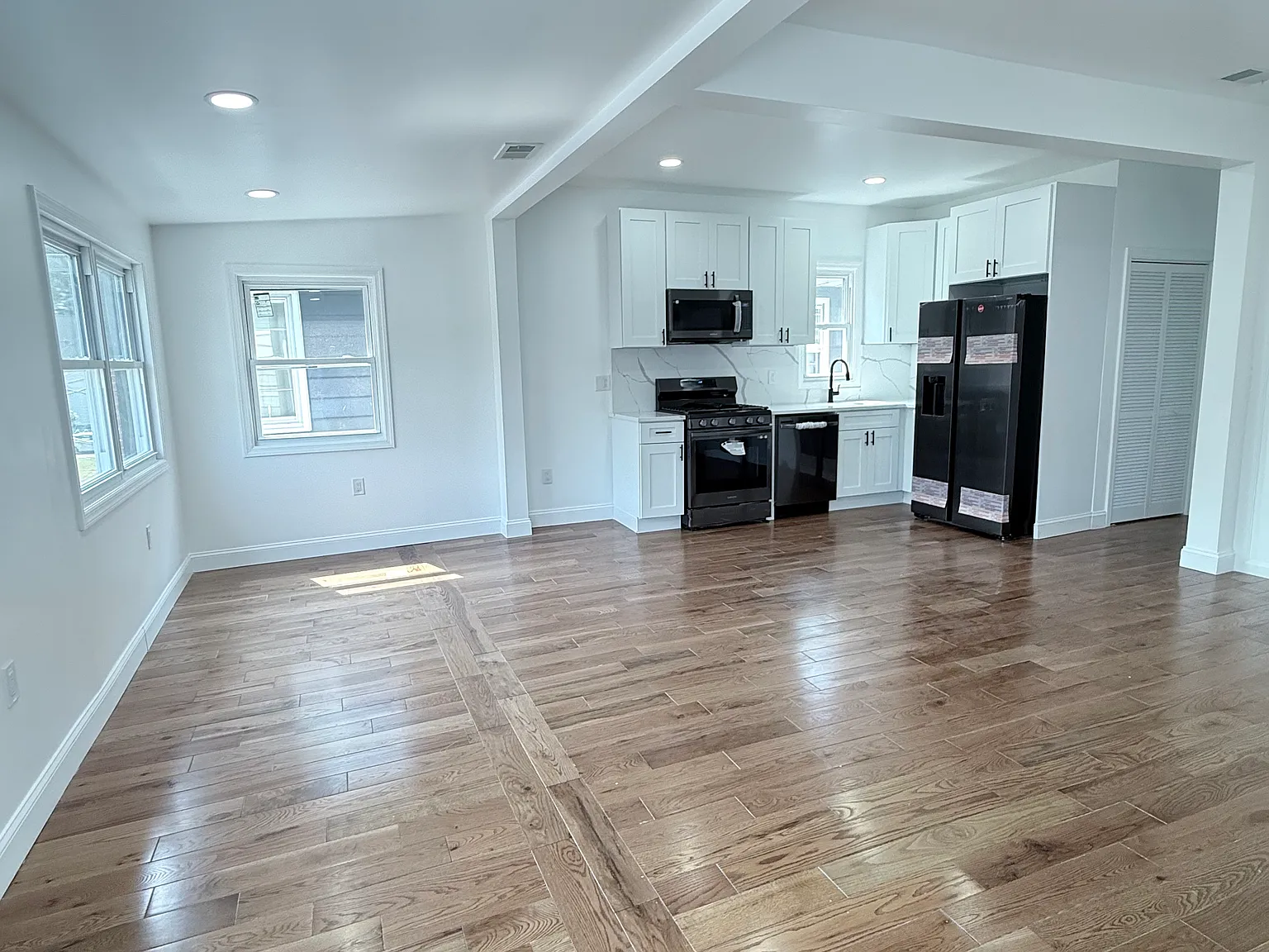 4 bed, $3,800 — Photo 3