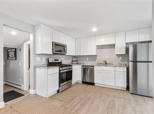 90 Huron St, Warwick, RI 02889