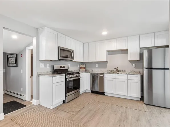 90 Huron St, Warwick, RI 02889