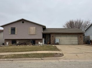 1646 Amy Ct, Dubuque, IA 52002