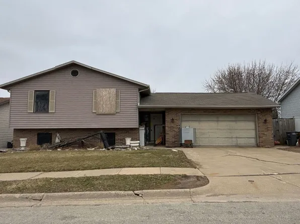 1646 Amy Ct, Dubuque, IA 52002