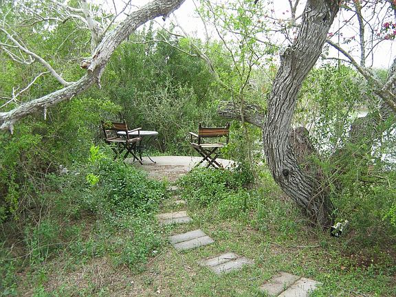 GOOD SPOT FOR COFFEE/HAPPY HOUR, OVERLOOKING THE ARROYO