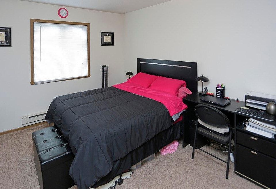 2nd image of 1415 34th St S APT 102