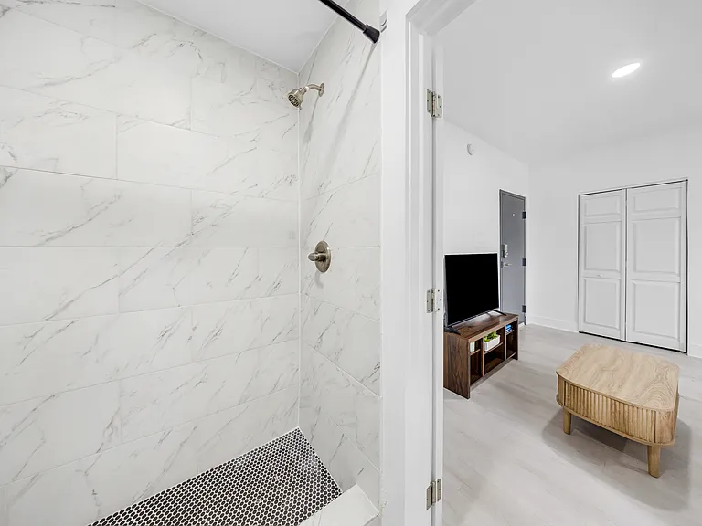 1260 SW 6th St — Photo 15
