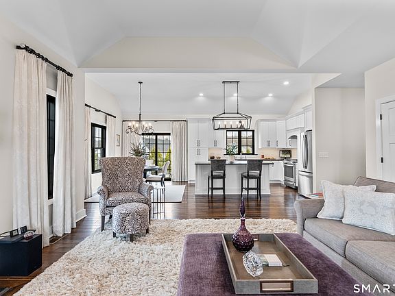 5th image of 33 Wiegert Way