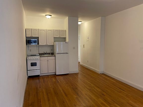 4th image of 449 W 56th St #C7