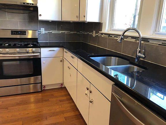 3rd image of 913 Annin St