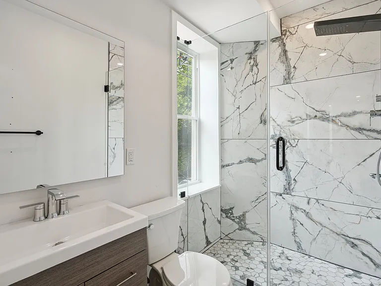 1801 Poplar St — Photo 7