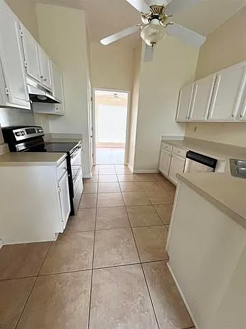 3 bed, 2.0 bath, 1374 sqft, $1,955 — Photo 3