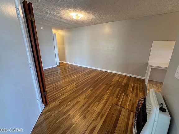 2nd image of 1141 Hollywood Dr #1141