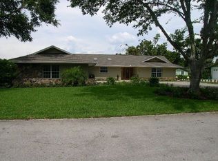 1206 W Crooked Lake Pl, Eustis, FL 32726
