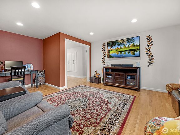 5th image of 7818 56th Drive NE