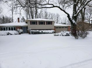 2243 Elm Ridge Dr, Northbrook, IL 60062