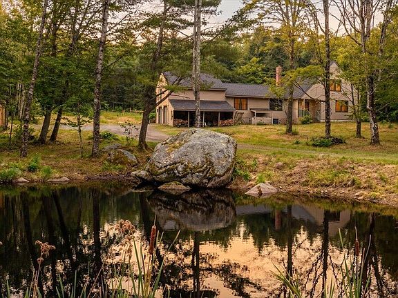 2nd image of 376 Main Street