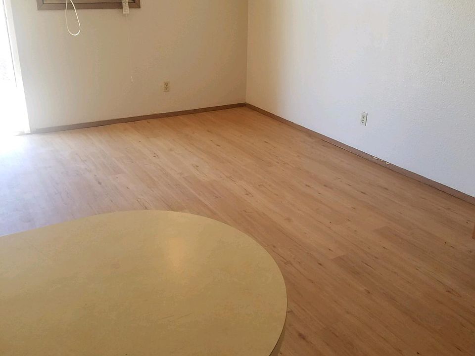 1st image of 301 S Avenue D APT 2