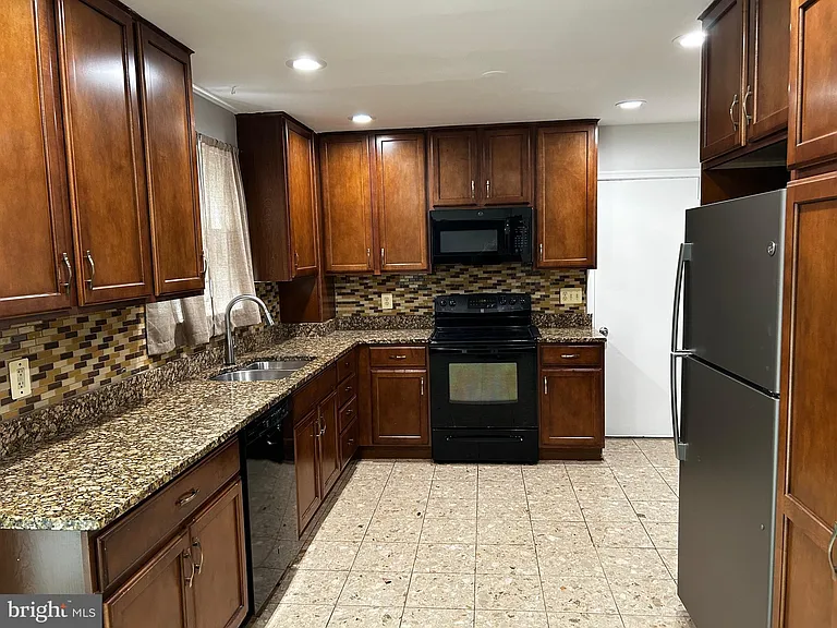 5205 Pumphrey Dr — Photo 6