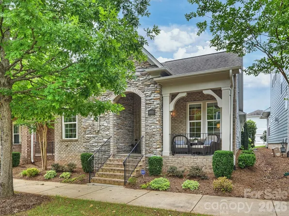 4913 Providence Country Club Dr, Charlotte, NC 28277