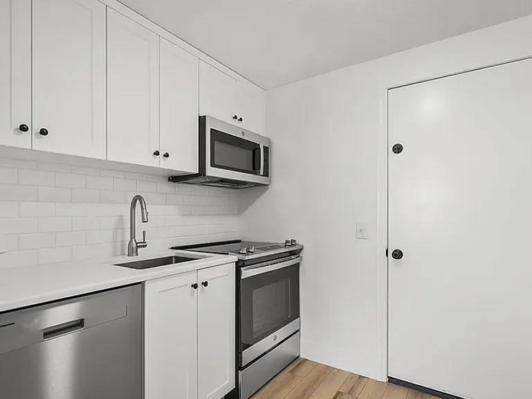 1037 1/2 Litch Ct — Photo 10