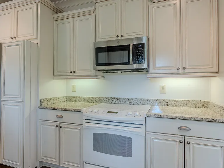 8196 Course View Dr — Photo 11