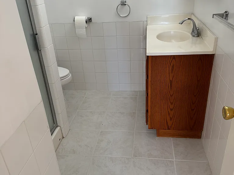 428 E Cypress Ave #H — Photo 3