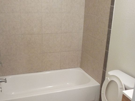 5th image of 2604 Franklin Ave