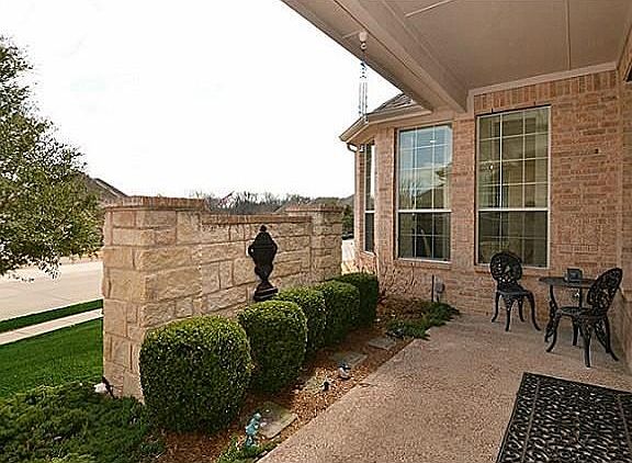 3rd image of 718 Mustang Dr